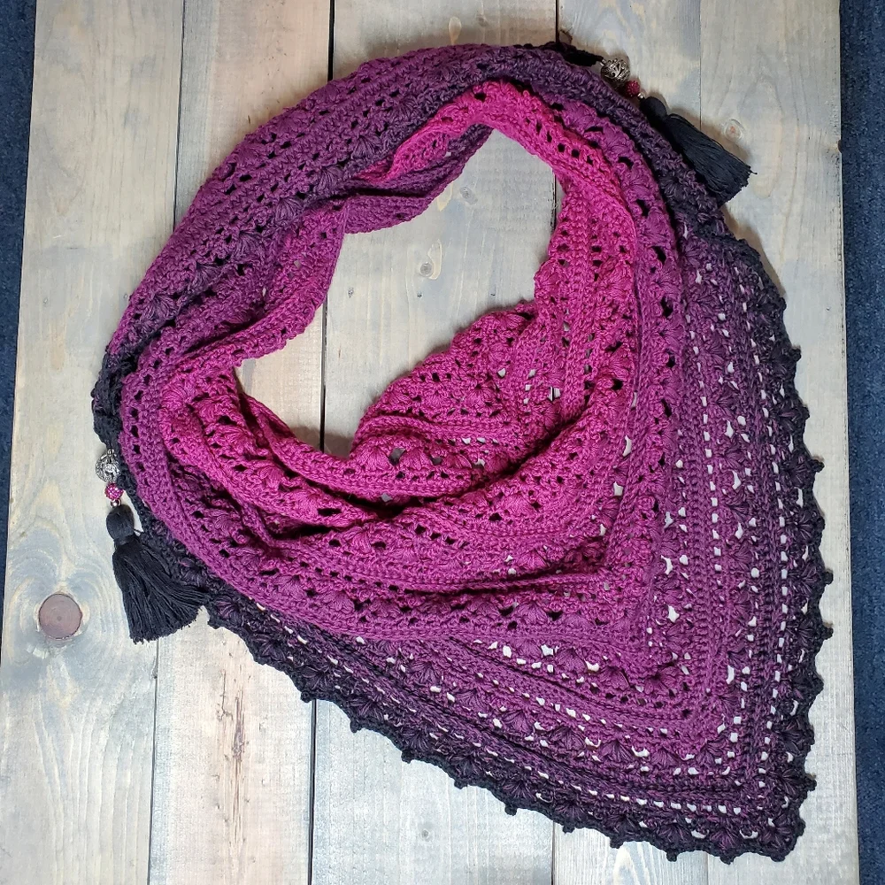 💖 New Handmade Crochet Light weighted Baktus / Shawl / Triangular Scarf